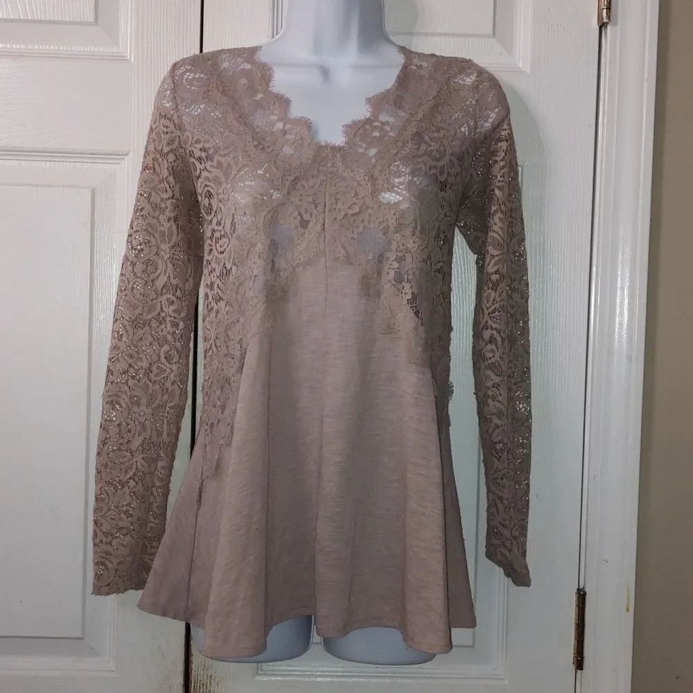 Maurices light tan lace upper long sleeve top Sz XS